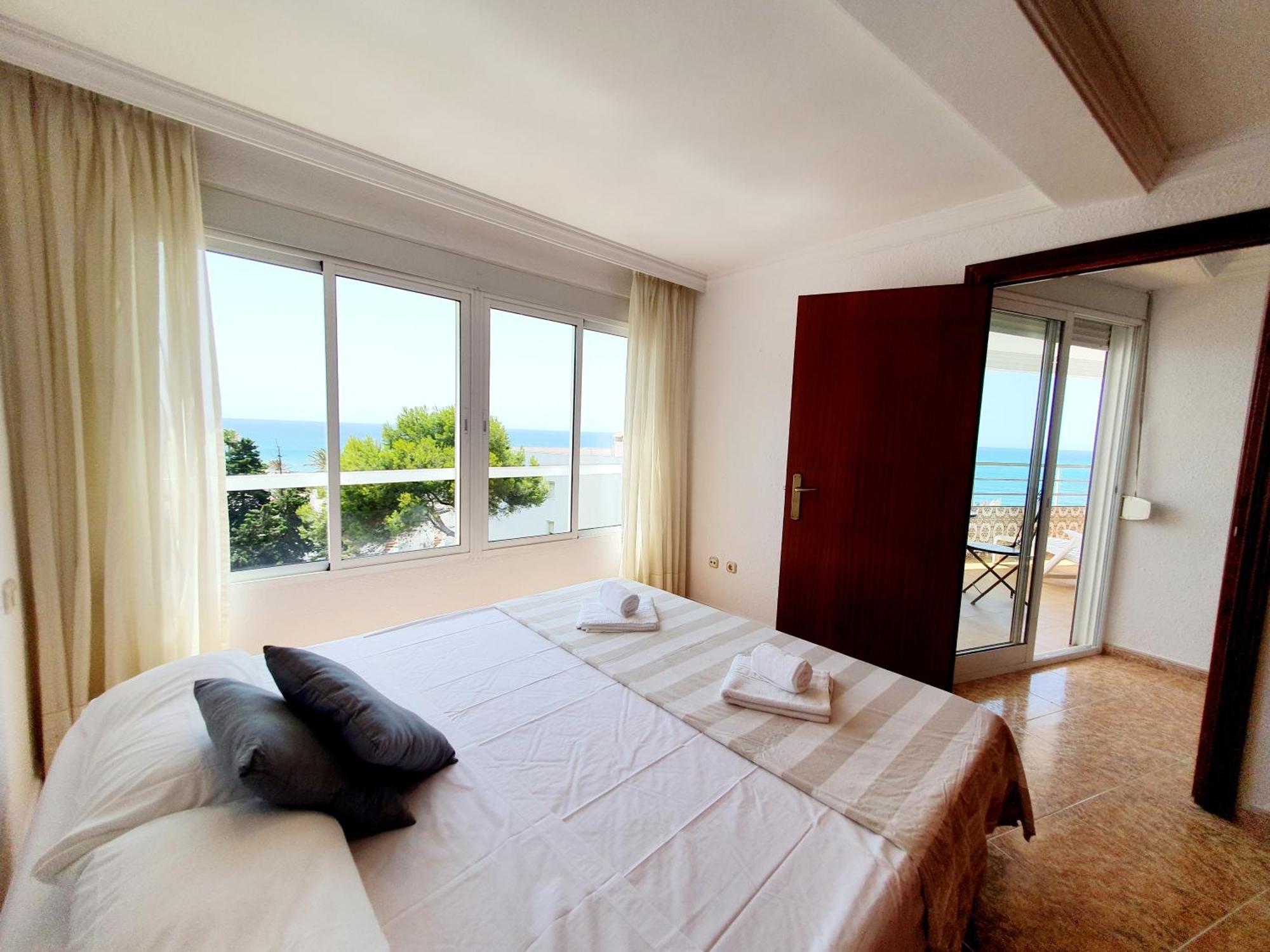 Luna Beach Seafront Марбелья Екстер'єр фото