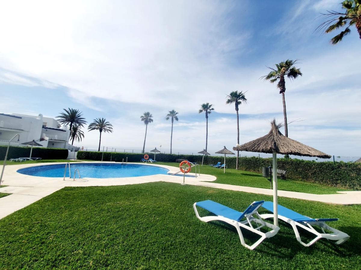Luna Beach Seafront Марбелья Екстер'єр фото
